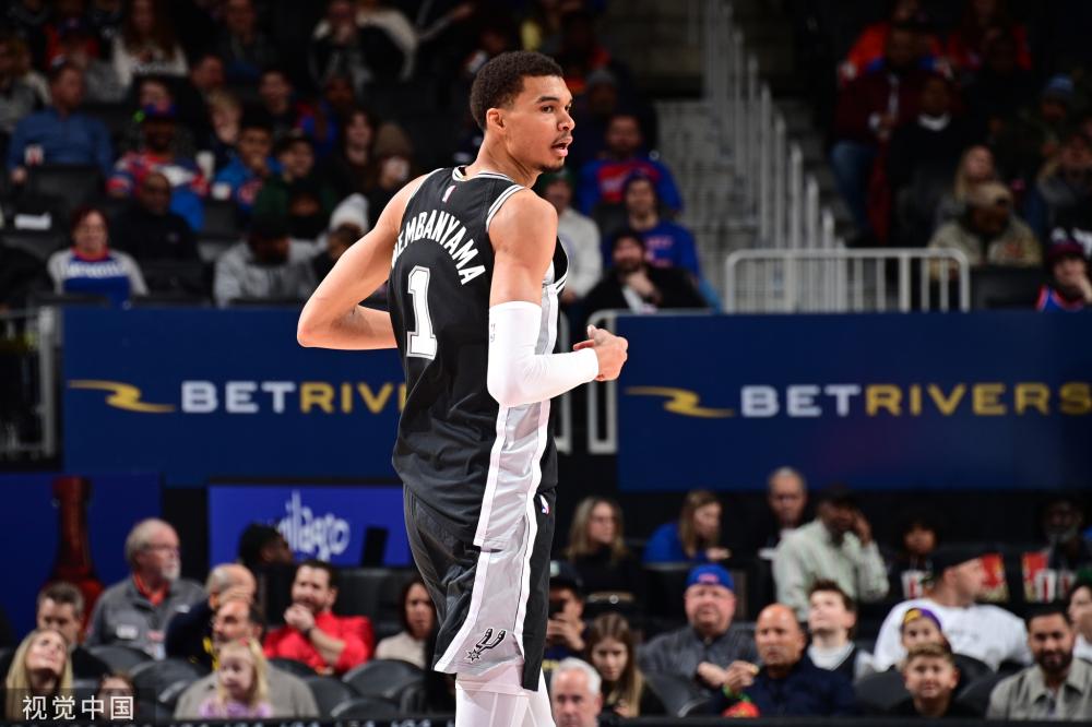 的中场送上 的中场送上